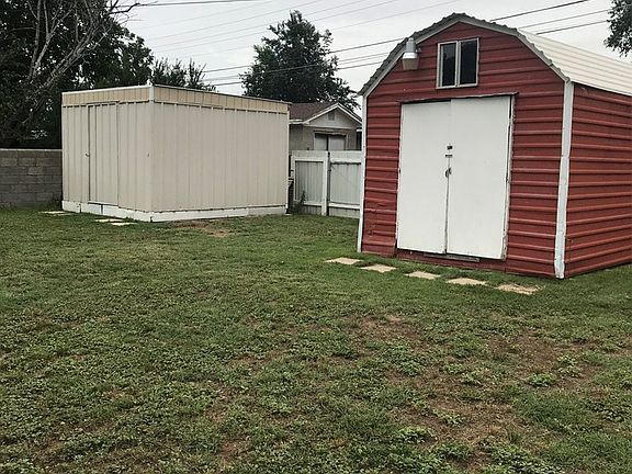 3rd image of 1708 W Crescent Dr