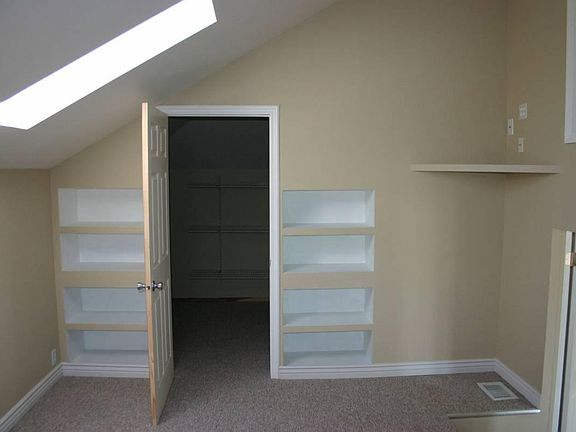 Master with walk-in closet