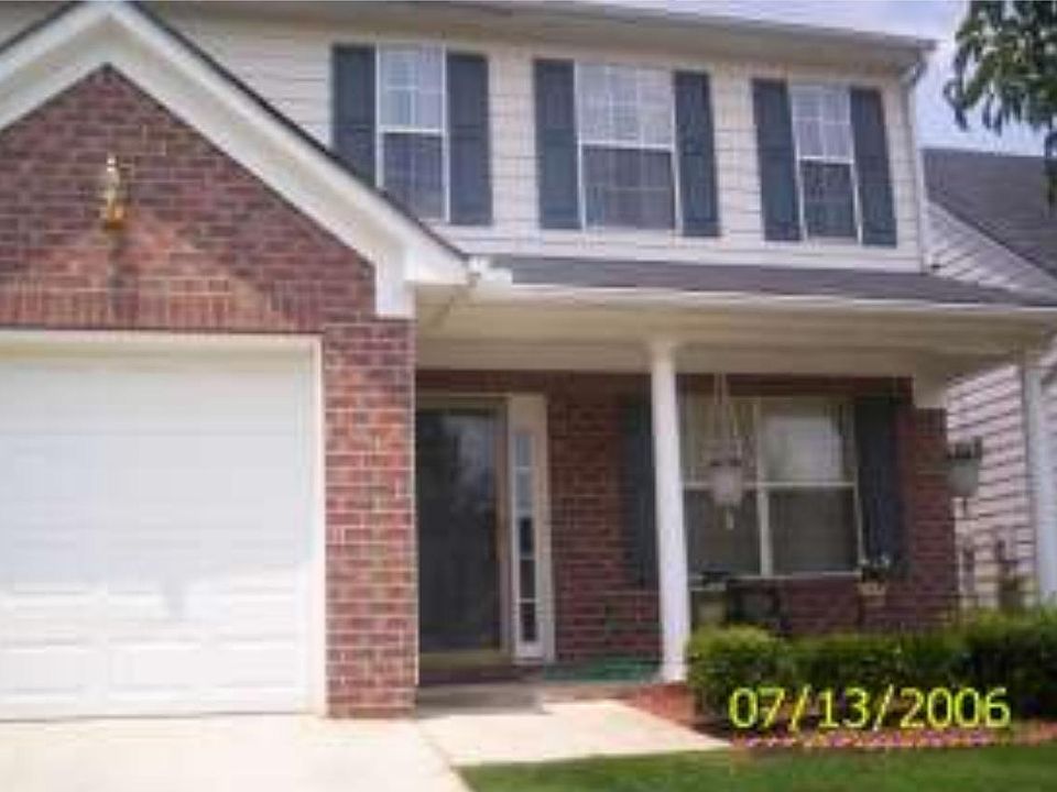 3 bed 3 bath, 1,557 square feet, 1 car garage, 2 story famil