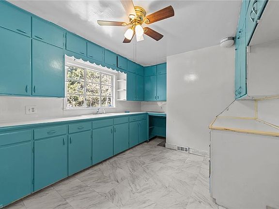 4th image of 3650 Lakefield Dr