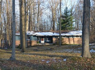 120 Leaview Ln, Chagrin Falls, OH 44022
