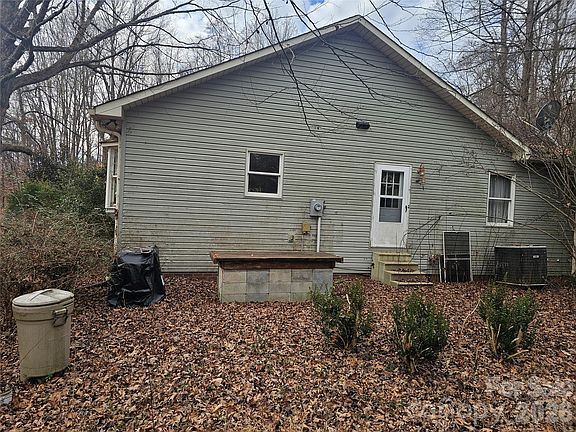 3rd image of 130 Eagles Nest Ln