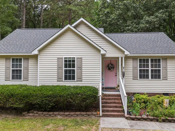 155 Hilltop Dr, Four Oaks, NC 27524