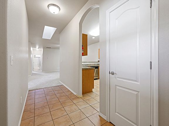 5th image of 580 1/2 Willoughby St