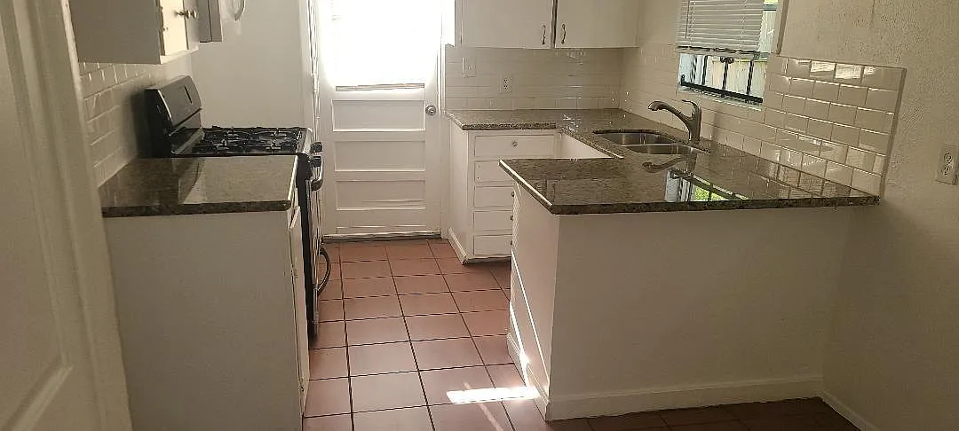 3 bed, 3.0 bath, $1,600 — Photo 4