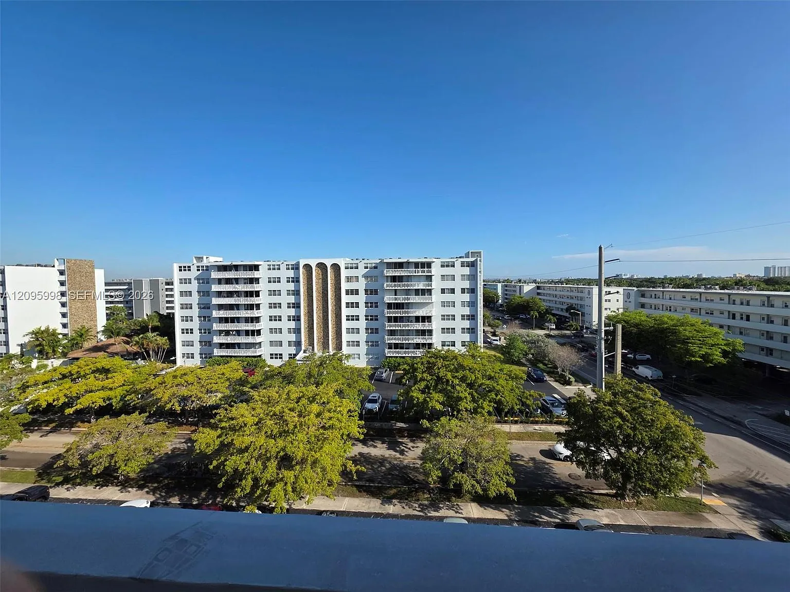 Meadowbrook Towers Condo — Photo 1