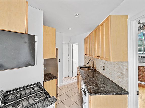 5th image of 509 E 77th St APT 6D