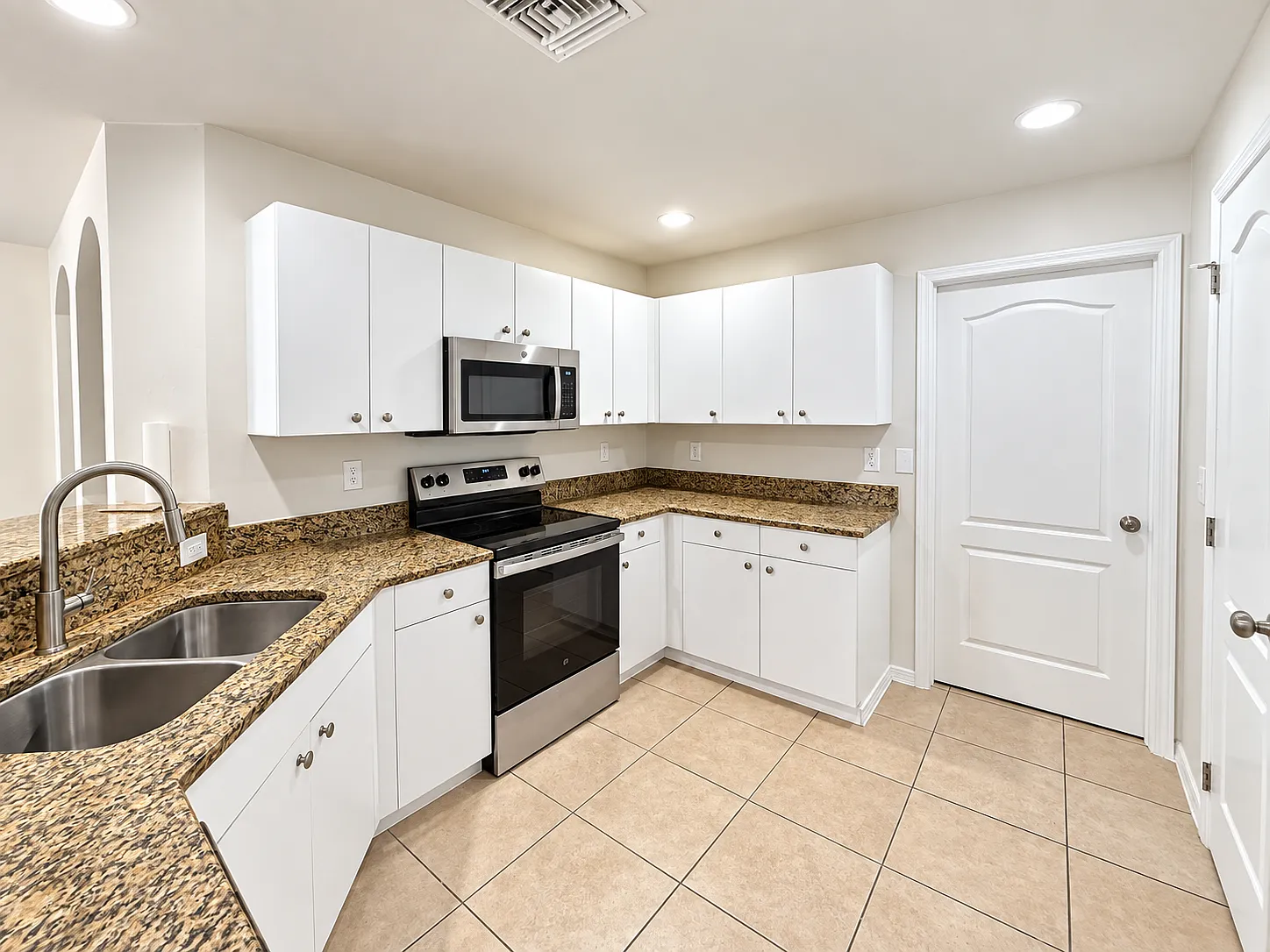 3 bed, 1574 sqft, $1,890 — Photo 4