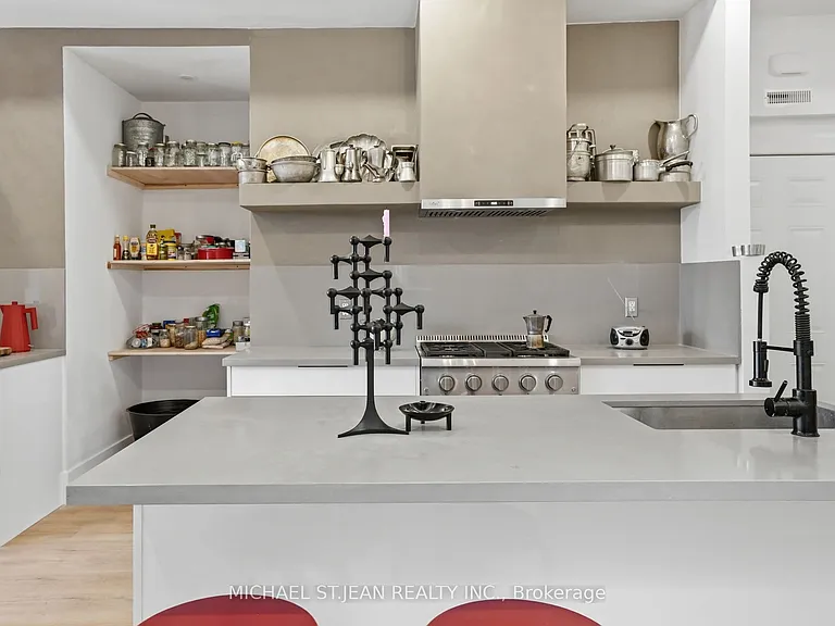 472 Barton St E #UPPER — Photo 2