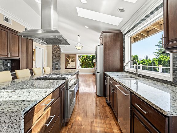 3rd image of 4504 Scenic Dr