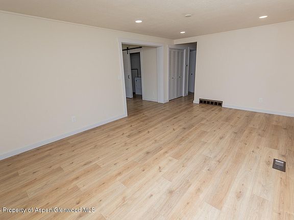 4th image of 570 Larry Ln