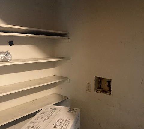 4th image of 609 E Rose St