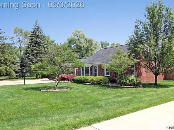 962 Sylvanwood Dr, Troy, MI 48085