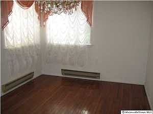 2nd image of 14 Lenape Ln
