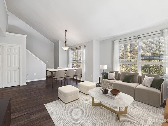 4th image of 21 Park Sq