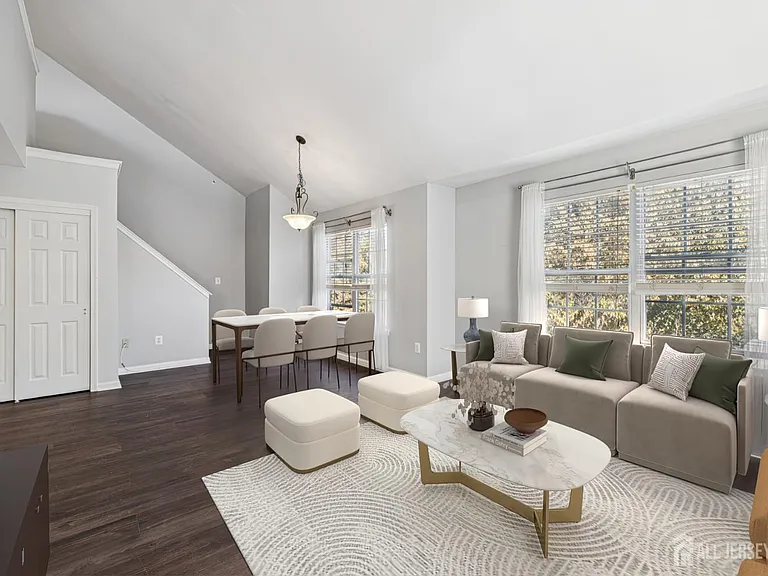 21 Park Sq — Photo 4