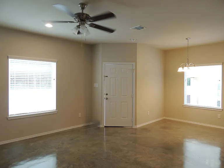 Cottage Pointe — Photo 36