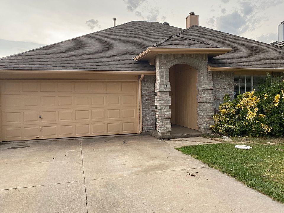 1st image of 805 Parkhill Dr