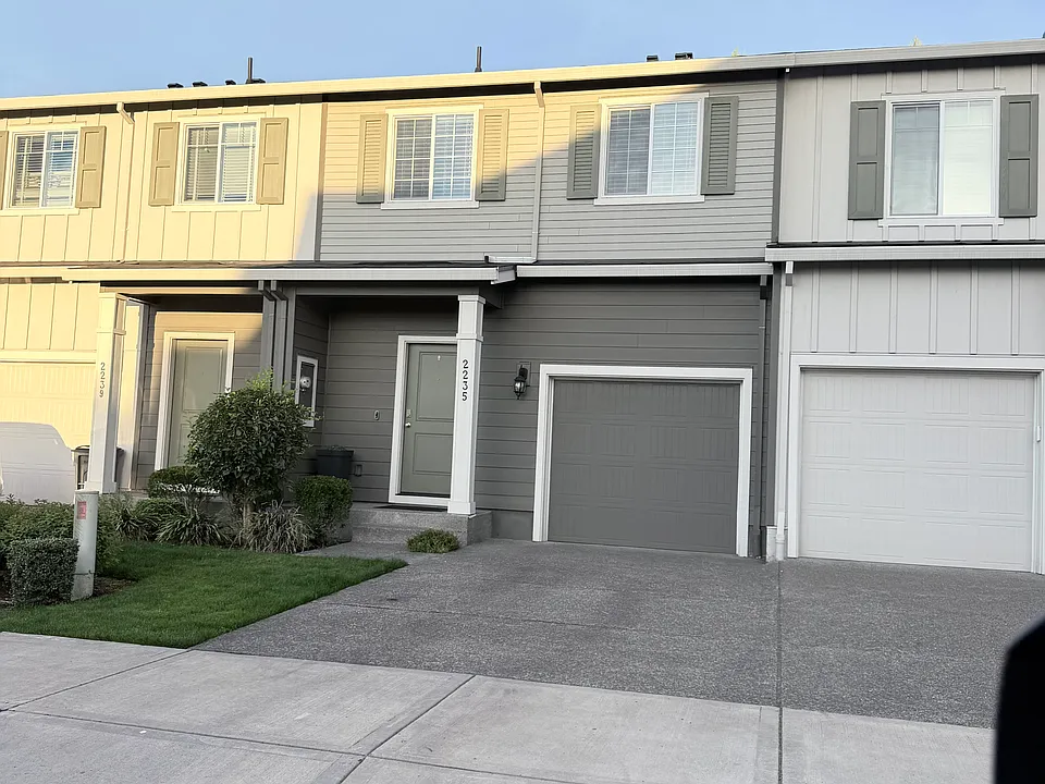 2235 NE 118th Pl