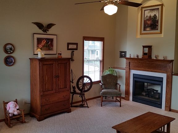 GREAT ROOM WITH FIREPLACE