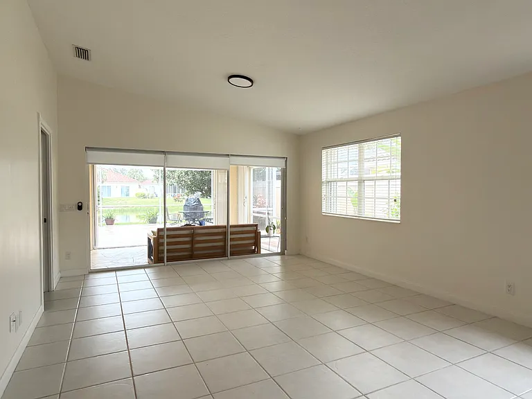 4614 Ossabaw Way — Photo 4