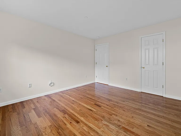 10-12 Chestnut St #304A — Photo 21