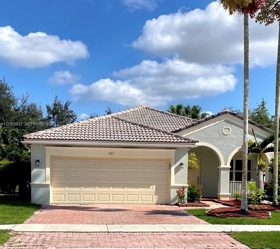 Building Photo - 953 Tanglewood Cir
