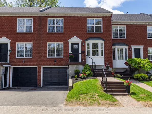 15 Country Club Pl, Brockville, ON K6V 6T7