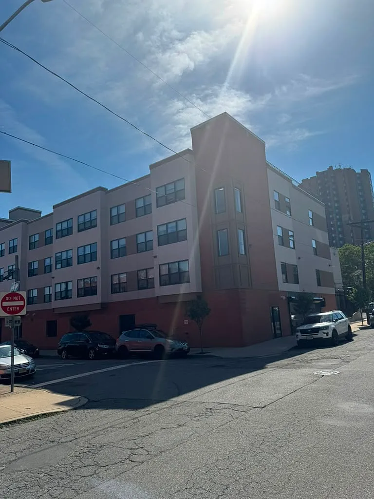 1 bed, $2,181 — Photo 2