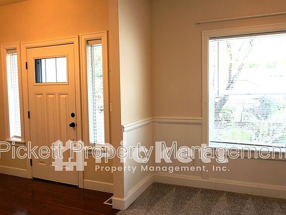 4th image of 1627 Lucero Pl E