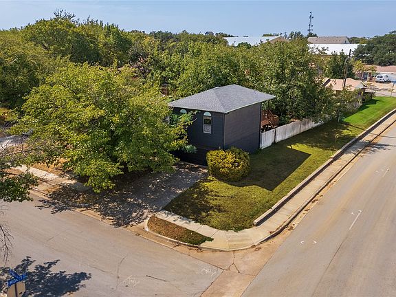 2nd image of 206 Sixpence Ln