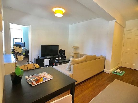 5th image of 405 E 51st St APT 6G
