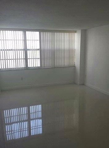 1st image of 18081 Biscayne Blvd APT 402