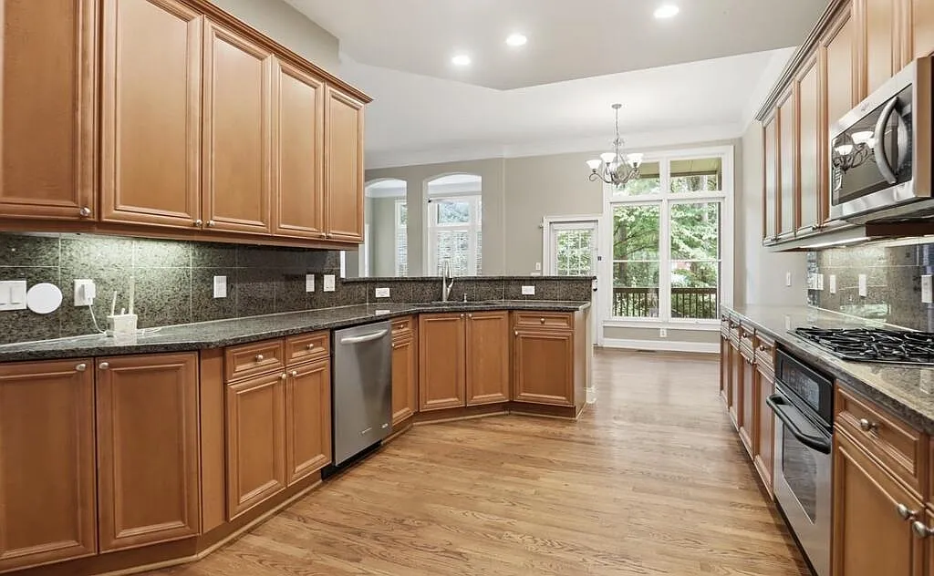 3 bed, 34 sqft, $1,950 — Photo 3