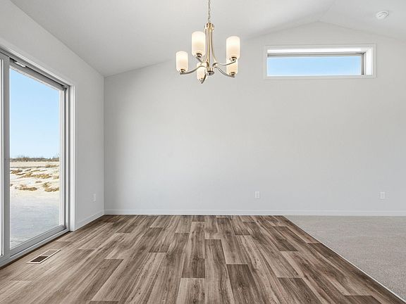 5th image of 2155 Eagle St