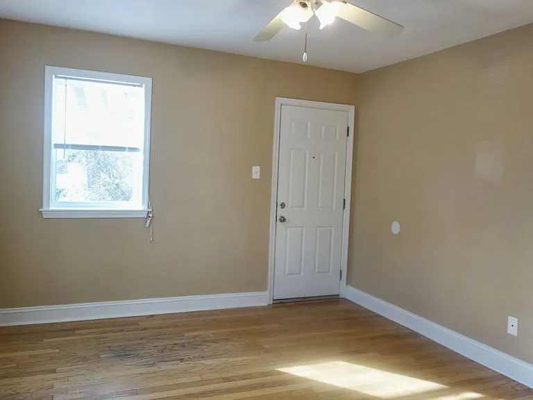 8105 Greenwood Ave — Photo 7