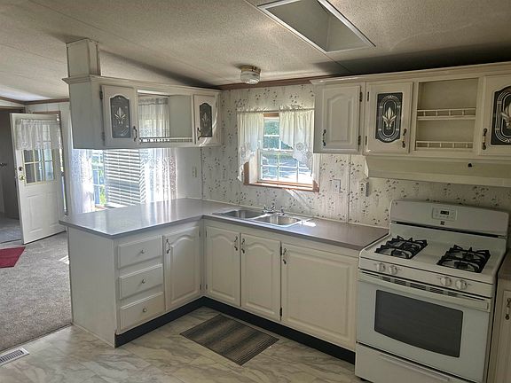 3rd image of 6 Mccusker Place