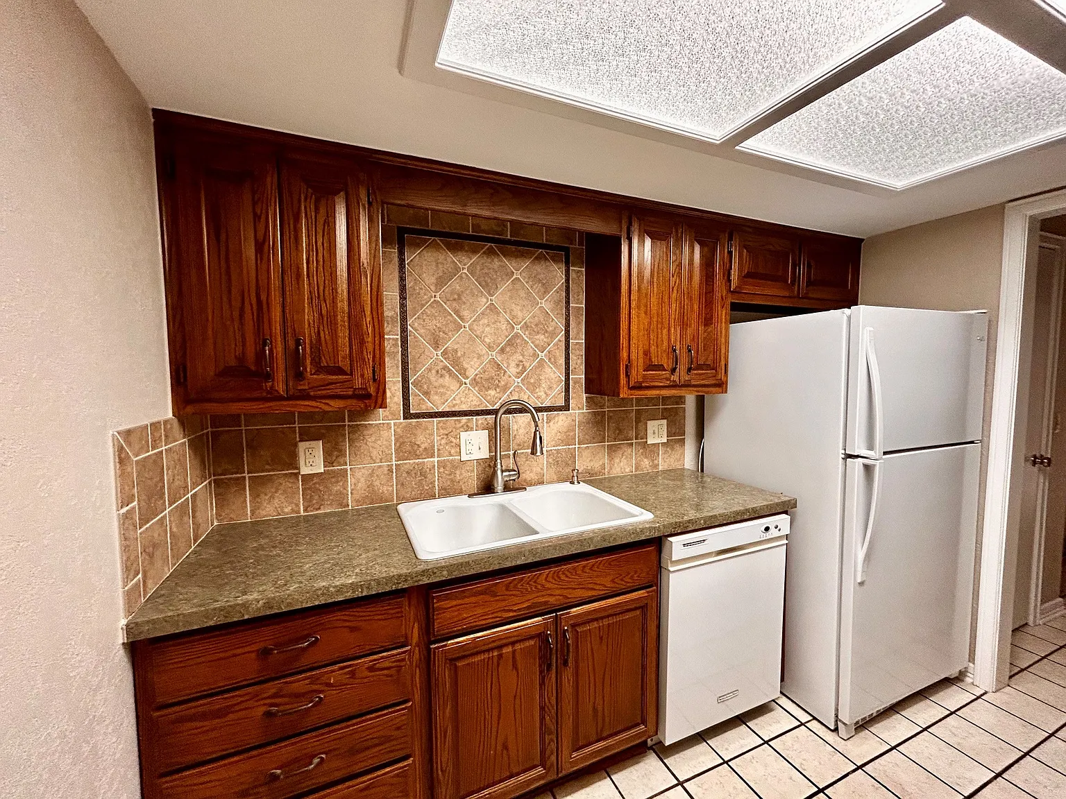 2 bed, 1982 sqft, $1,550 — Photo 3
