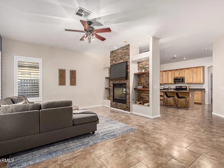 434 E Sheffield Ave — Photo 10