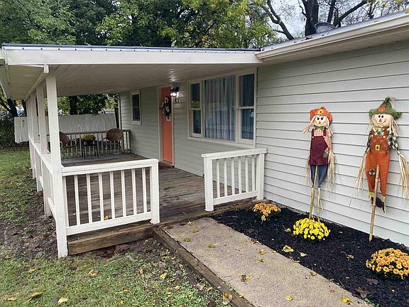2nd image of 821 E Dunn Ave