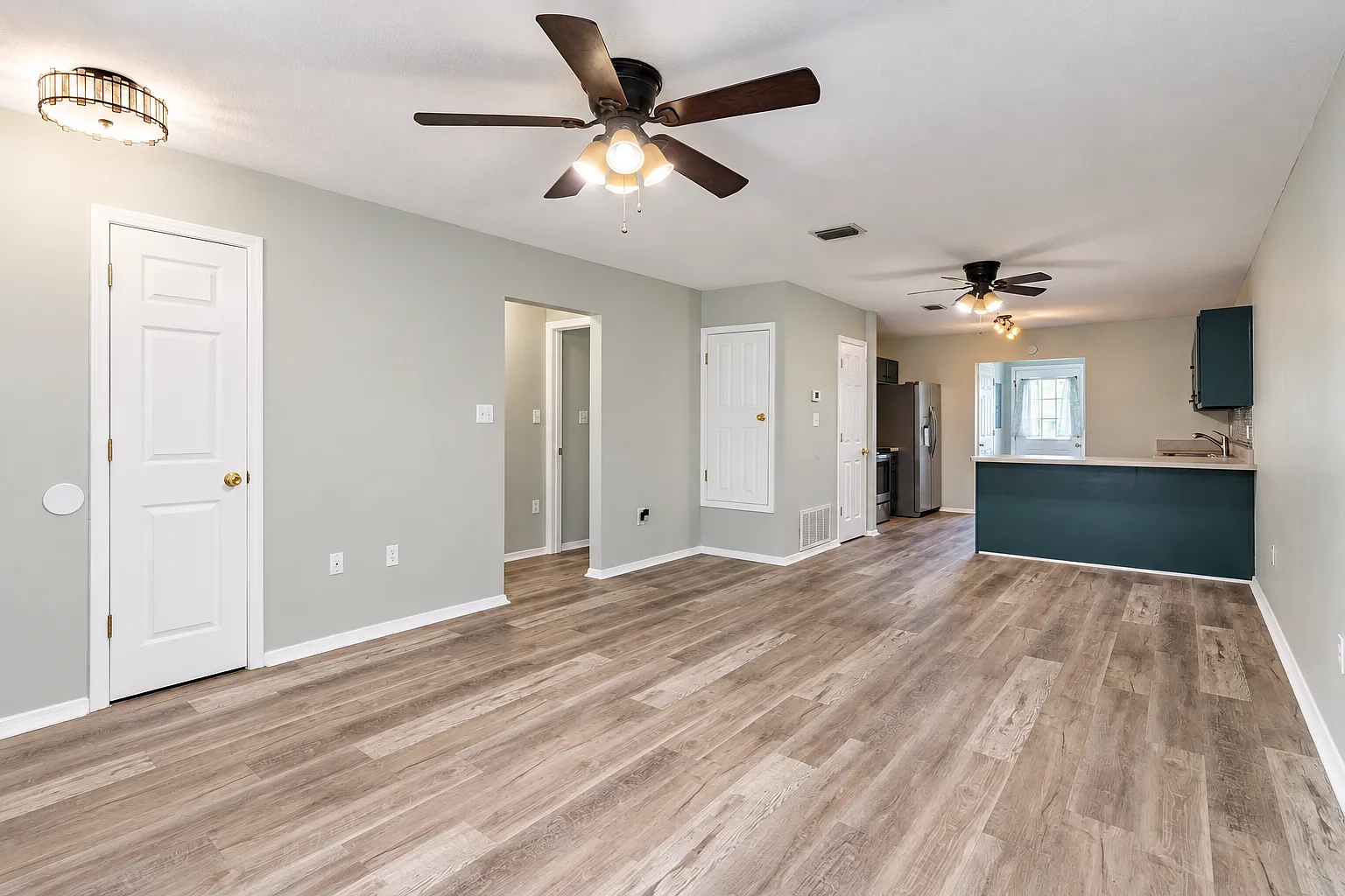 2 bed, 1095 sqft, $1,600 — Photo 4