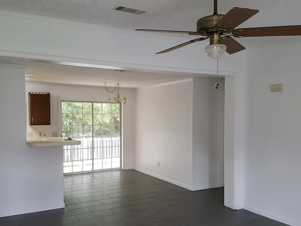 2nd image of 112 Marina Ln