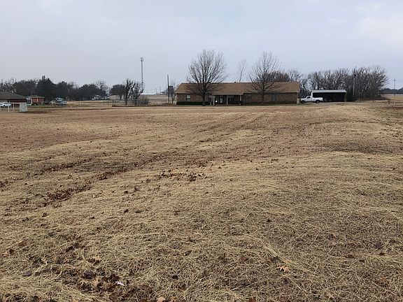 4th image of 709 Arapaho Dr