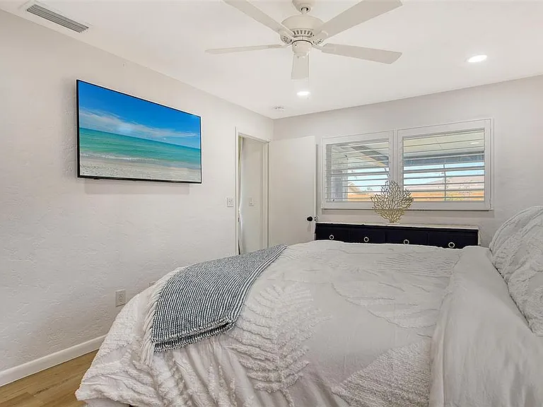 6722 Roxbury Dr — Photo 36