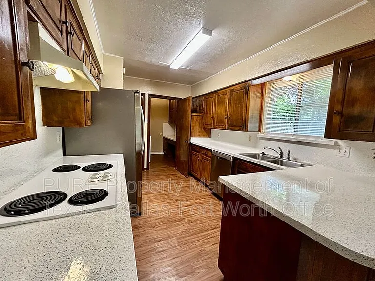 2411 E Mitchell St — Photo 11