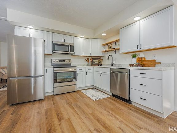 3rd image of 710 Field St