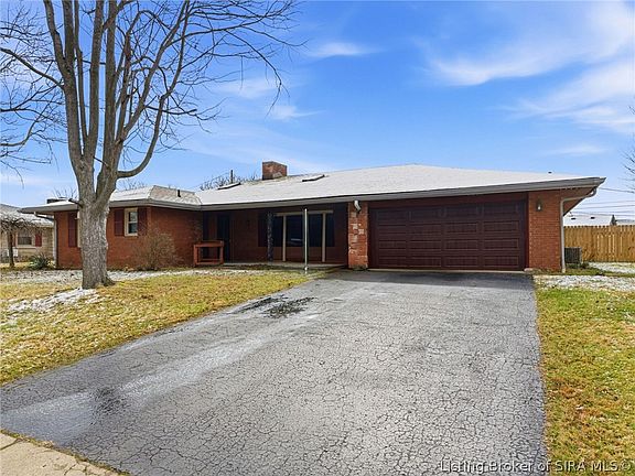 4th image of 205 Crestwood Drive