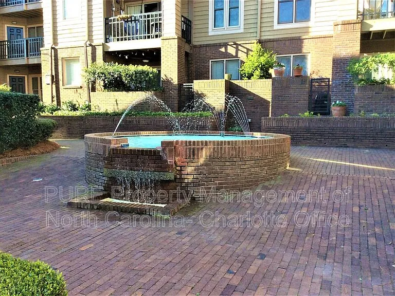 1109 E Morehead St #21 — Photo 8