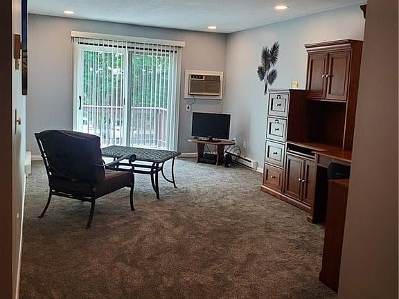 3rd image of 11 Apple Valley Pkwy APT 10