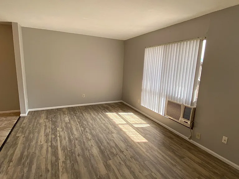 798 McClure St. — Photo 3